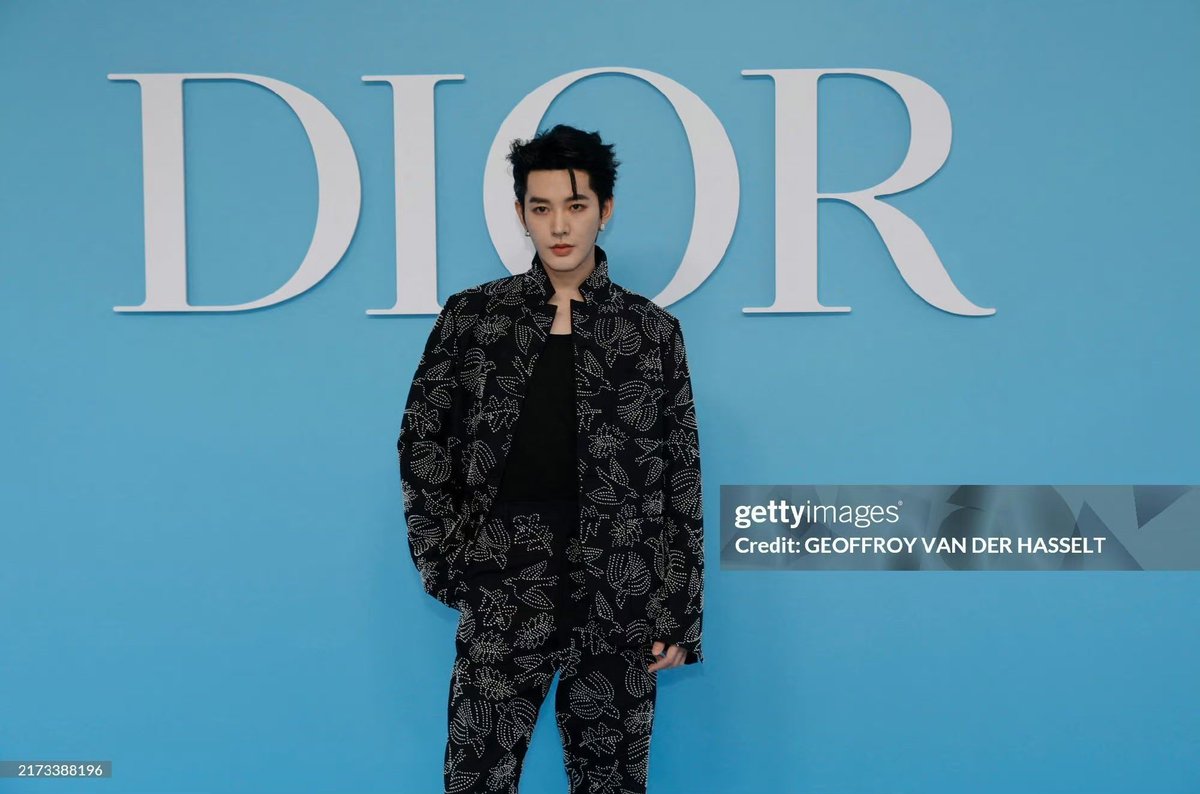just_DengWeiD's tweet photo. You know how Getty Images doesn't do an ounce of filters and photoshop??

Behold our baby in all his raw photo glory 🤭

DENGWEI at DIOR PFW25
#DengWei
#DengWeixDiorSS25 #Dior
#เติ้งเหวย #邓为
#DiorSS25 https://t.co/LmUBwIHIIe