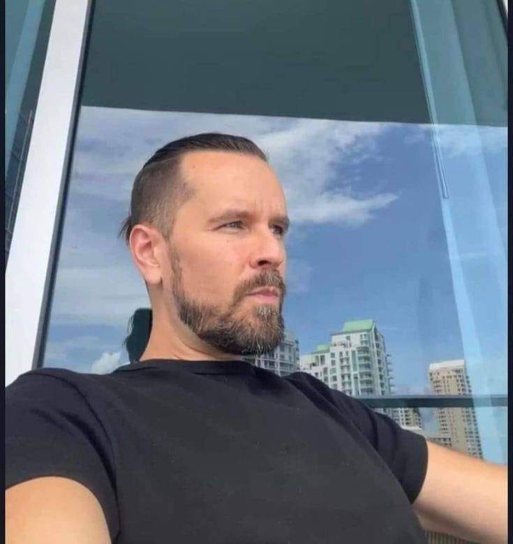 CendonMabel's tweet photo. #TuesdayGraham Good day @GrahamWardle and fans.
Graham Wardle, canadian actor 🇨🇦, Poet and host of @TimeHasComePod 
Second book "TIME HAS COME" you can order in https://t.co/gzWPRkN0Jr 
#iloveGrahamWardle #timehascome https://t.co/22MklfaBmx