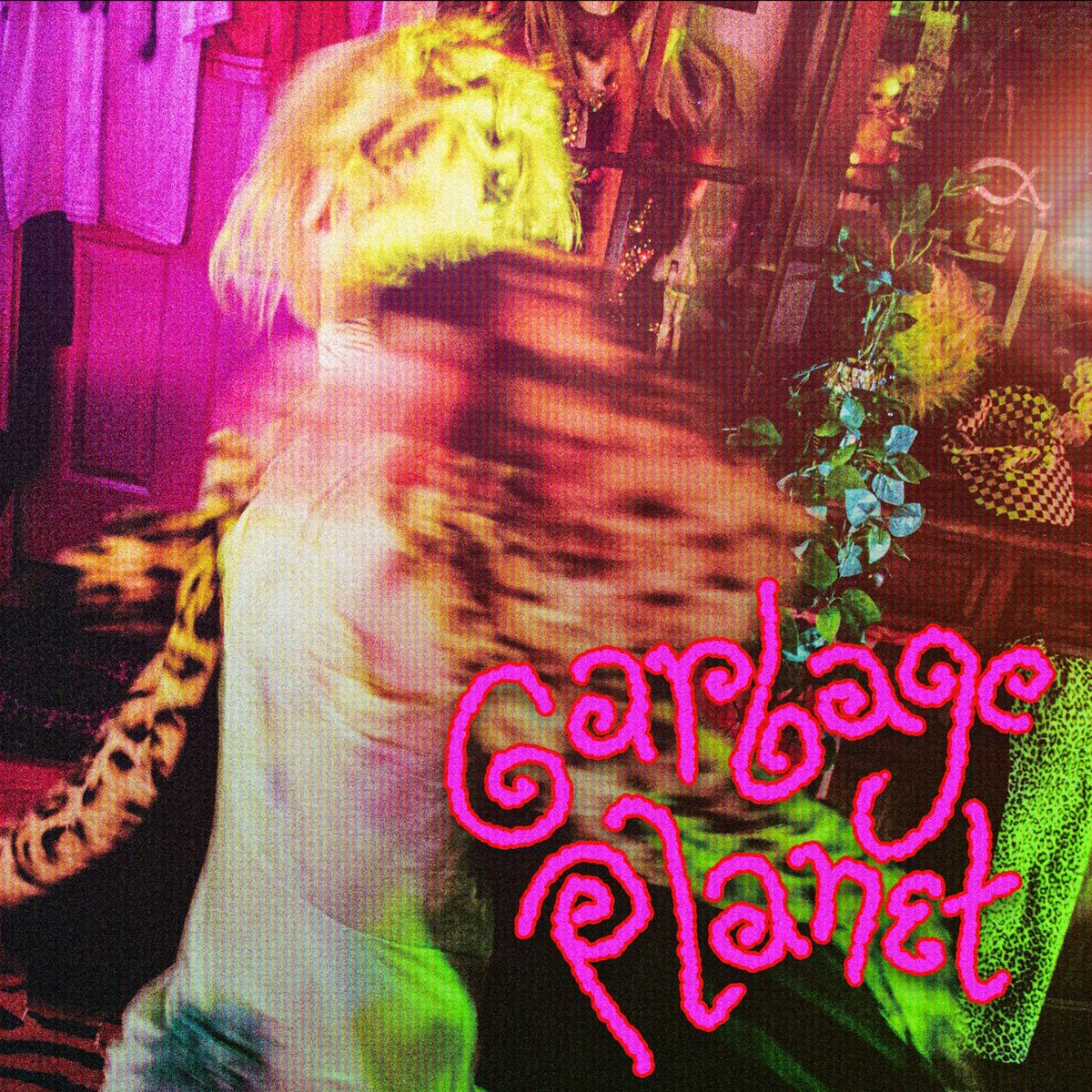 v13media's tweet image. Garage punk rocker Kit Major premieres her new music video for “Sponge” from her latest EP ‘Love.Sick.Major.’ #KitMajor #videopremiere #punkrock #garagepunk

URL: v13.net/2024/09/kit-ma…