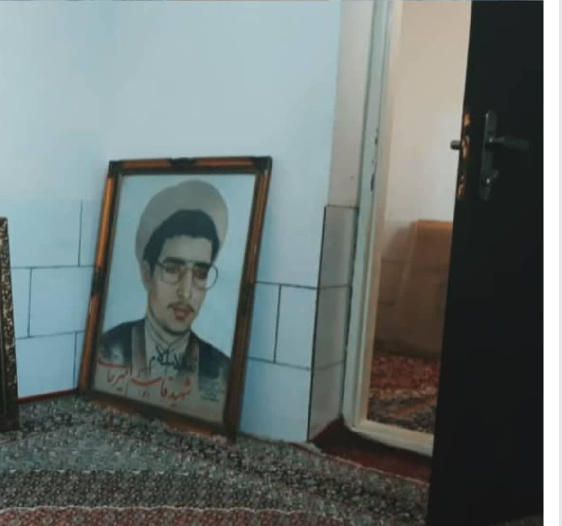قسمتی از وصیت نامه طلبه شهید قاسم امیر خانی خطاب به همشهریانش:
اول اينكه شما مديون خون شهدا هستيد.
ای مردم تا میتوانید نمازتان را به جماعت در مسجد بخوانيد.
مواظب جوانهای خود باشيد و آنها را به خواندن نماز و
گرفتن روزه و به يادگيری قرآن تشویق كنيد. ❤
#قهرمان_محله
#اوج_ایثار