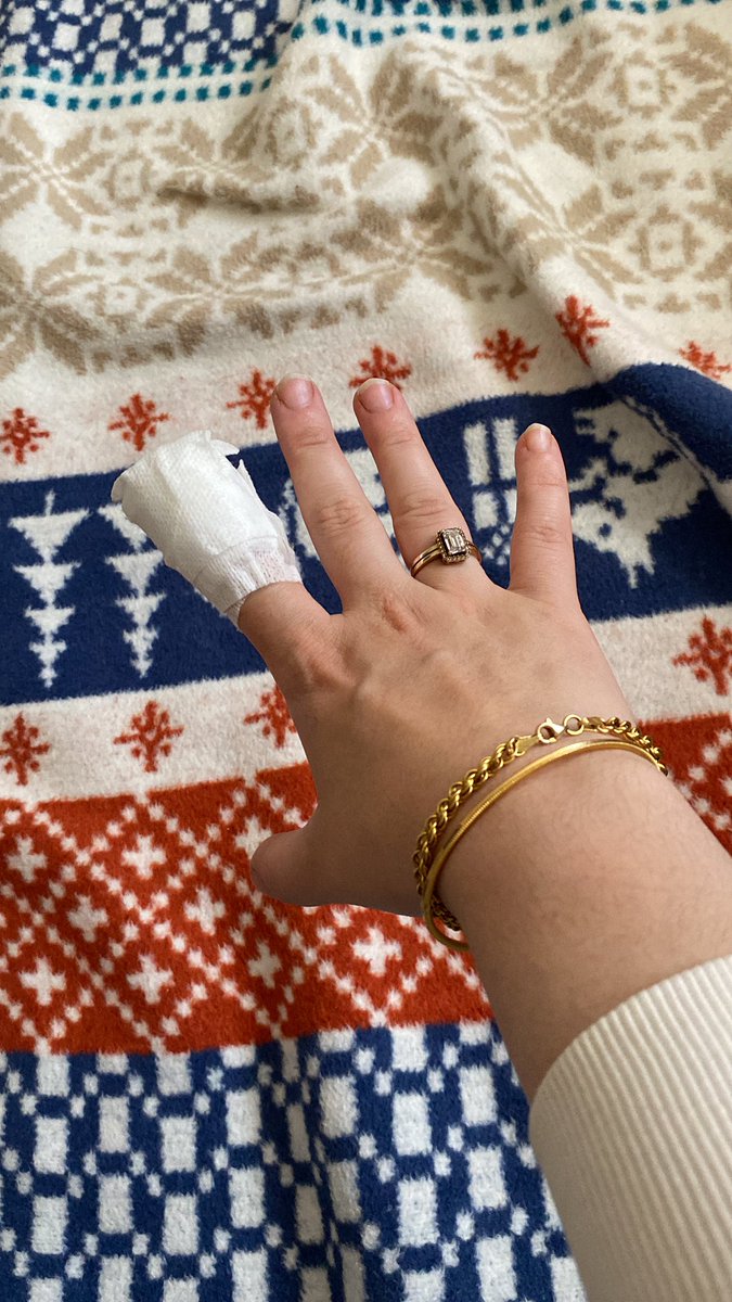 Blenderada elimi kaptırmazsın be kızım 😶 akacak kan damarda durmuyor ama yinede verilmiş sadakamız varmış 😶