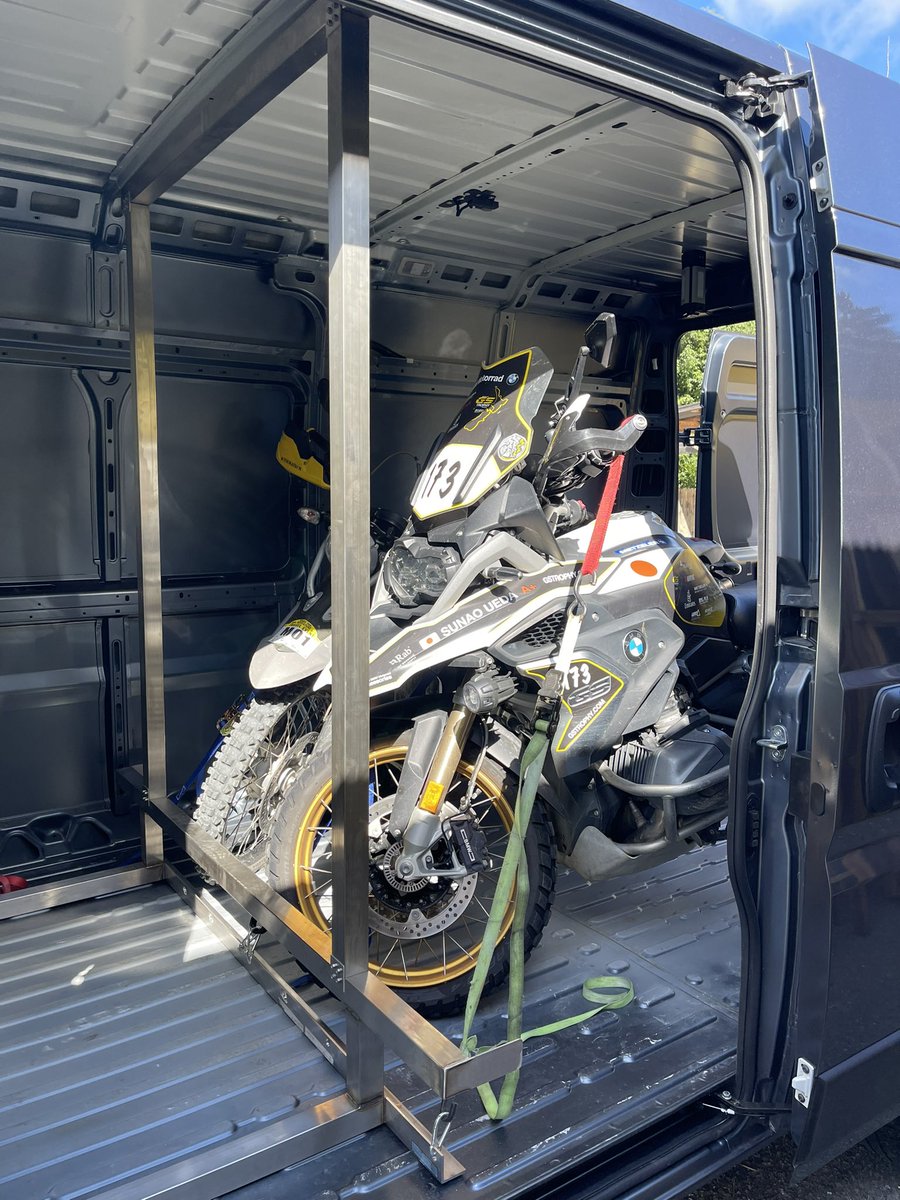 sunaotch's tweet image. デュカト用に二台積みのステーを作った
前方にスペースがあるからバイクを降ろさなくても荷物が出し入れ出来る
#デュカト
#ducato 
#HP2
#ビッゴフ2台積み