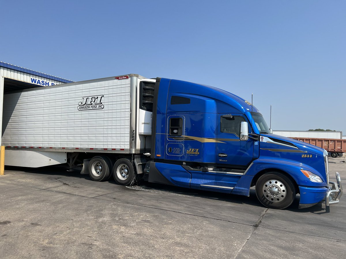 Trailer_Repair's tweet photo. $39.00 No-Wait Washouts located in Council Bluffs, Iowa!

Monday-Friday 
7am-5pm
Saturday
8am-12pm

#Trucking #Iowa https://t.co/0ph1LL8LfU