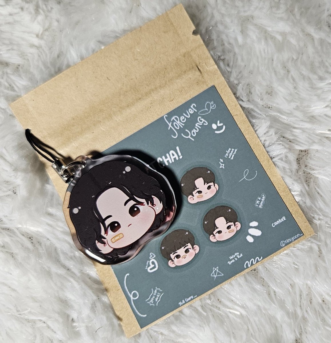 niniyoon_'s tweet photo. special freebies for myday!!🍀

i’ll be giving these freebies for #DAY6inJKT D-1 concert.

— limited qty (random member)

sampai ketemu nanti!!!૮₍ ˶ᵔ ᵕ ᵔ˶ ₎ა https://t.co/FKiKcR1dSi