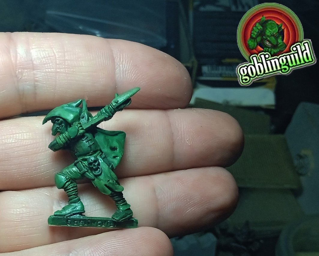 The new hobgoblin with knives #bloodbowl #chaosdwarf #claysculpture #goblinguildminiatures