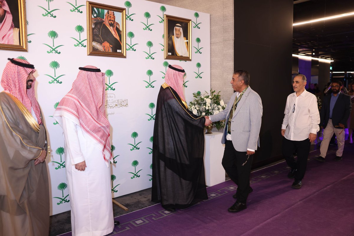 KSAembassyGEO's tweet photo. سعادة السفير سلمان آل الشيخ  يستقبل المهنئين من أصحاب المعالي والسعادة في حفل اليوم الوطني 94 الذي أقامته السفارة يوم أمس في فندق بولمان في تبليسي، بحضور معالي نائب وزير الخارجية الجورجي السيد أليكساندر خفتيسياشفيلي، وعدداً من سفراء الدول الشقيقة والصديقة، ومنسوبي السفارة. https://t.co/G83aSlh0OL