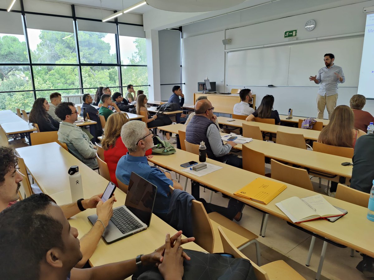 Interesantísimo seminario en el que <a href="/victormgomez89/">Víctor M. Gómez Blanco</a> ha presentado el trabajo "Rethinking Wage Compression: Taxation, Self-Employment, and Inequality from 1918 to 1949". Muchas gracias por la excelente ponencia👏