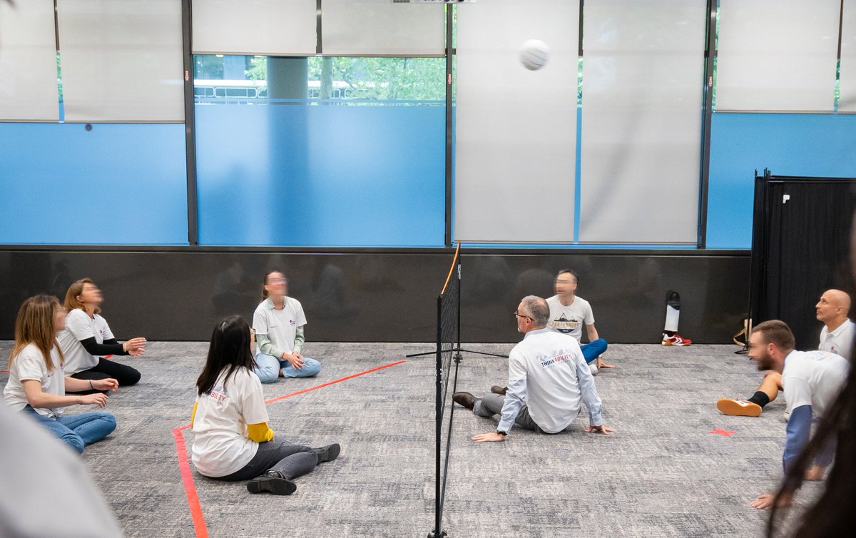 EA_FRA's tweet photo. Fiers de soutenir Benjamin Lacroix-Desmazes, un athlète qui nous rappelle que voir au delà du #handicap, c'est célébrer la persévérance et l'excellence !
Merci à Benjamin ainsi qu'à l’équipe de France de volley-ball assis de nous avoir fait vibrer cet été !

#Thinkability #RSE https://t.co/Zbamdt1zqU