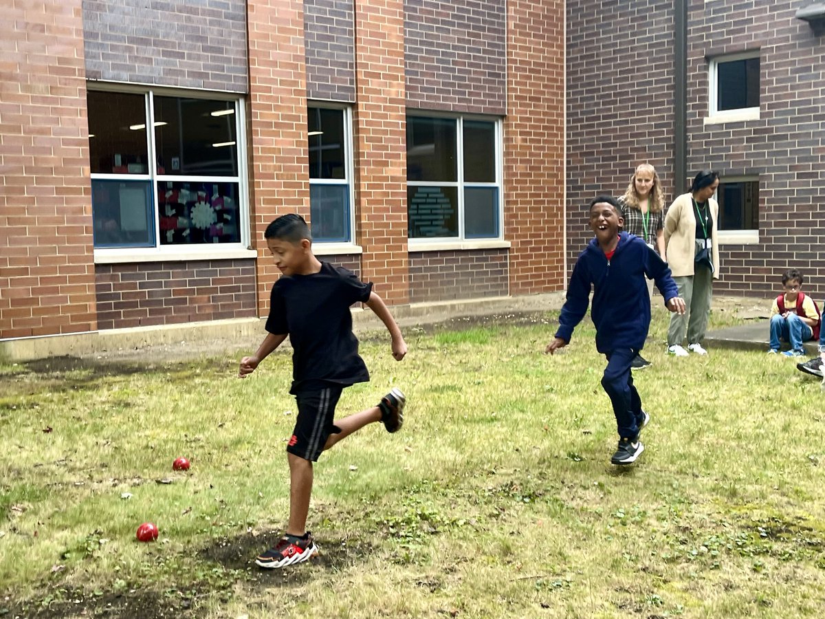 Woodland50News's tweet photo. A big thank you to Ms. Wodrich and her students for inviting us to play Bocce Ball at @d50intermediate.  The students taught Dr. Machak, Officer Hansen, and Ms. Tragasz how to play, and everyone had a great time! #LifeintheW @RobertMachak https://t.co/0N4mwNSUvg