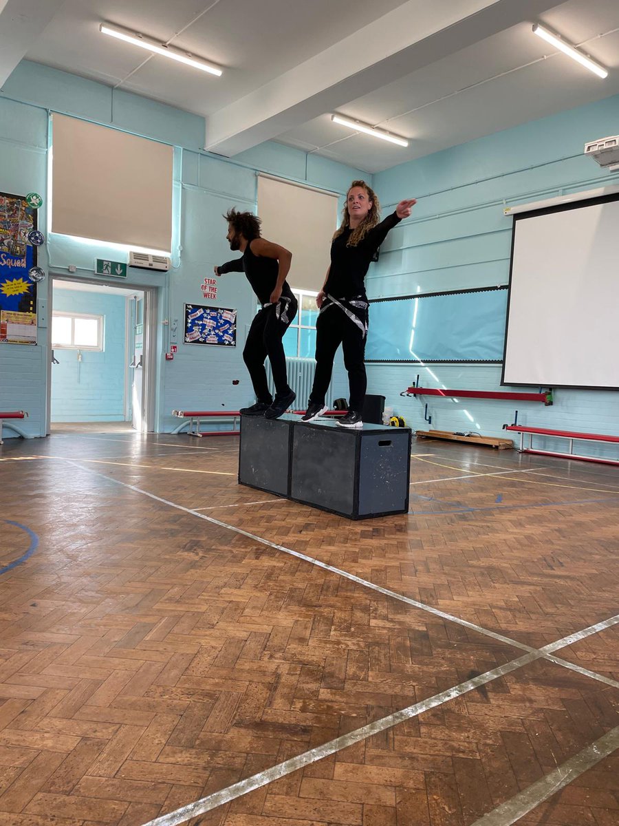ErdingtonHallPS's tweet photo. Check out today’s amazing dance performance “UNBOXED” . Telling the story of collaborating amongst our differences. The boxes represented barriers which were pushed away. https://t.co/5KT2cGrC5w