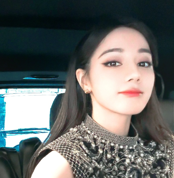 Đối với Dilraba, xinh đẹp dễ như là ăn một cái kẹo

Dilraba Dior PFW2024
#DilrabaXDiorSS25
#DIORSS25