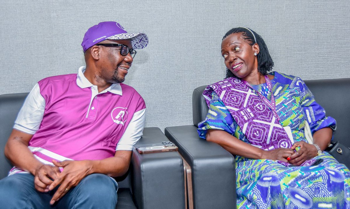 ndandavale's tweet photo. #MaishaMarefu kwenu. Team Sept
Mtu na dada yake wamezaliwa mwezi mmoja. #HappyBirthday kwenu viongozi mahiri na shupavu.
@zittokabwe & @MarthaKarua https://t.co/XiU285gERD
