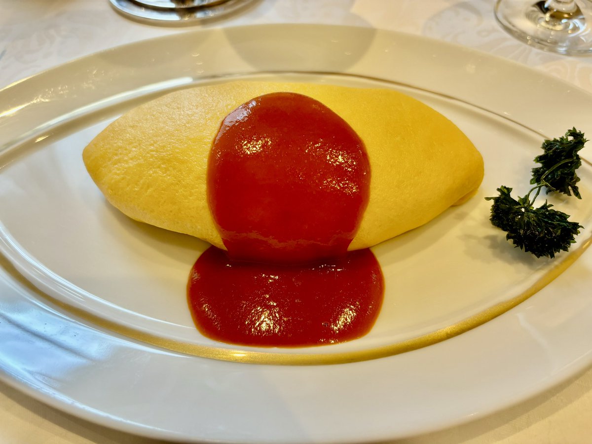 notone7010's tweet photo. 八丁堀の立ち食いそば食べてから1時間半後になぜかオムライス食べる流れになってしまった。どっちも名店。腹パン。#そばのスエヒロ　#資生堂パーラー https://t.co/nw4TfZ5JYK