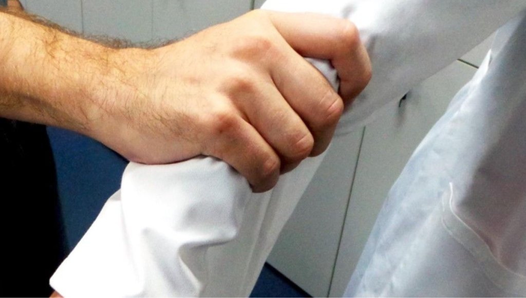 Registran una nueva agresión a una enfermera del servicio de Urgencias del Hospital de Jerez dlvr.it/TDczXn