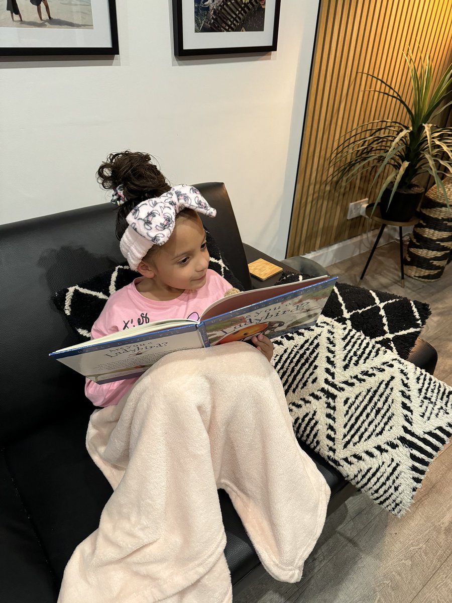 katiebe21055692's tweet photo. @CrooksbarnPri Mila enjoyed her star reader bag this weekend #welovetoreadatCrooksbarn https://t.co/Km84DOssO3