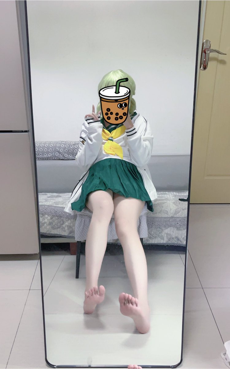 裸足和过膝袜版大家更喜欢哪个呢 https://t.co/Dy8GIAQuwf