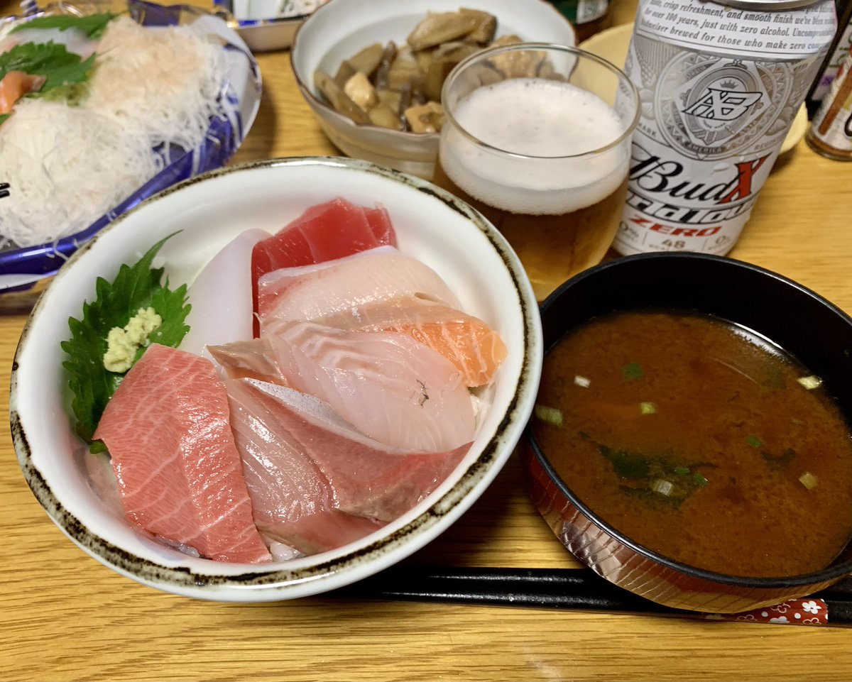 R47th's tweet photo. #今日の晩ご飯🍚
値引きのお刺身で🎶
海鮮丼🐟
半額🥰ありがたや〜🤗
今宵は長男🐼を駅🚉にお迎えがある為…ノンアル🍺
#BudZERO で🍻
ご馳走さまでした🙏 https://t.co/1Hwlp6FN7L