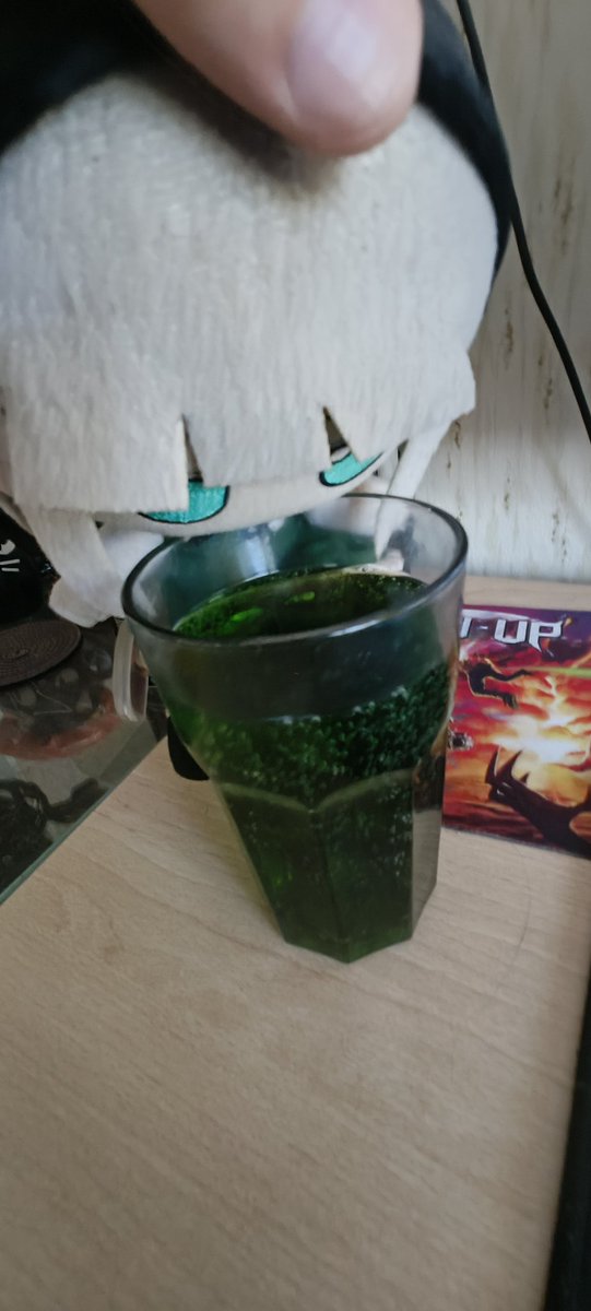 the_youm's tweet photo. Youm drinks mysterious green drink

#fumo #fumfumfum https://t.co/Cs6c878GC0