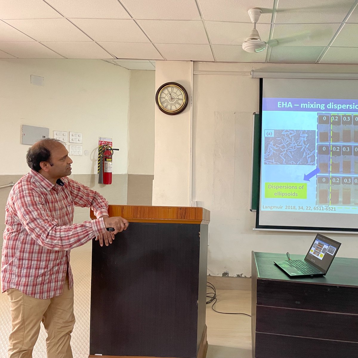 Department of Chemical Engineering, IIT Roorkee (@cheiitr) on Twitter photo We sincerely thank Prof. Basavaraja from the <a href="/ChemEngg_IITM/">Chemical Engineering IITM</a>, for visiting the Department of Chemical Engineering, IIT Roorkee, and presenting his group's extensive research on particle-stabilized Pickering emulsions. We sincerely thank Prof. Basavaraja from the <a href="/ChemEngg_IITM/">Chemical Engineering IITM</a>, for visiting the Department of Chemical Engineering, IIT Roorkee, and presenting his group's extensive research on particle-stabilized Pickering emulsions.