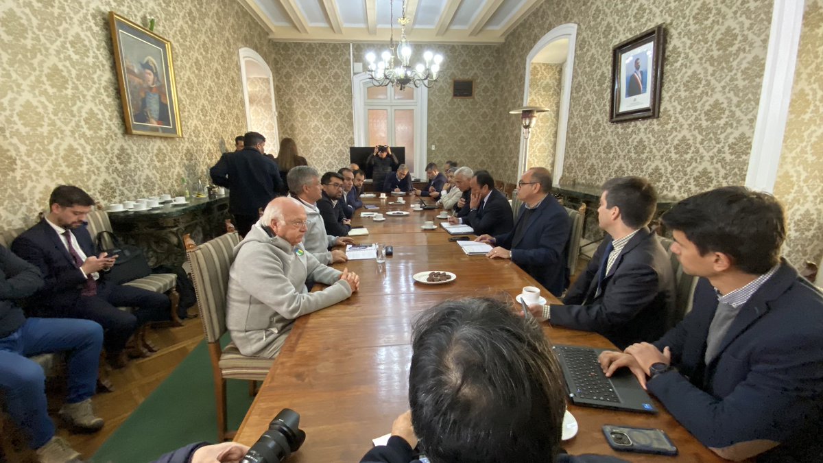 Hoy el Delegado Presidencial Fabio López y el Ministro del Deporte Jaime Pizarro lideran sesión del Comité Organizador de Rancagua para el Mundial Sub 20 FIFA 2025. 
Participan el Gobernador Pablo Silva, OHiggins FC, Municipio, COL, IND y Codelco Chile.
#ChileAvanzaContigo