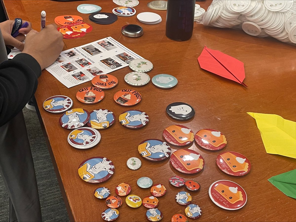 FALL FEST IS ALMOST HERE! Join us Mon, Sept 30 and Tues, Oct 1 from 11:30-1 in the library Gateway for some fall fun. Staff will be giving short talks about library resources, and we will have food, crafts, and prizes! Read more about the event here: bit.ly/4dk0cD5