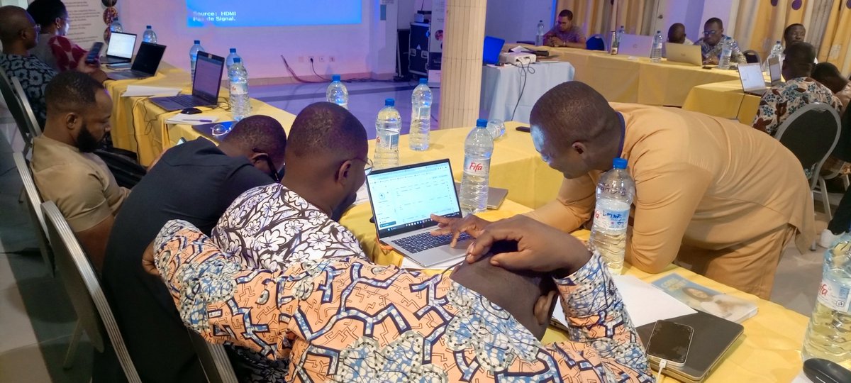 iwogroupsarl's tweet photo. #iwo en formation à Parakou avec #IFDC pour #ACMA3 !
Notre solution de comptabilité en ligne bientôt déployée auprès de 5000 CVAE au Bénin.
#PADMEBenin, #ALIDE, #CorisBank y étaient présents pour l'inclusion financière des femmes et des jeunes. #fintech #iwo #compta https://t.co/scaxpoU6lD