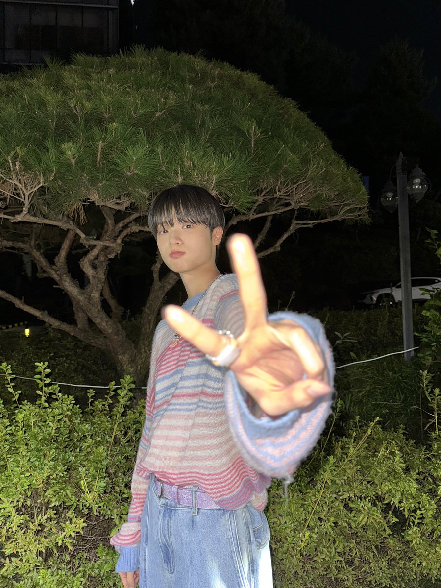 SONDONGPYO_X's tweet photo. [📸] 
안양대학교 대동제 🐣🎆

#손동표 #SONDONGPYO 
#안양대 #대동제 https://t.co/3IvbGDr2R3