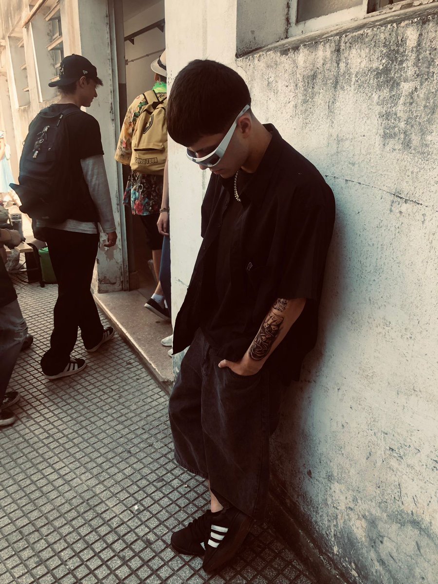 a veces soy tan lindo que no me lo creo..😶‍🌫️