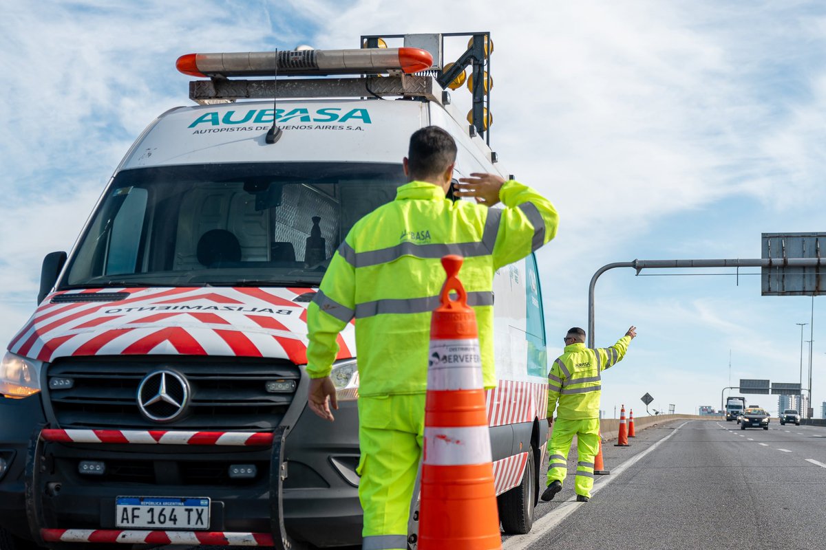 AU_BA_SA's tweet photo. #AsistenciaVial en #AUBASA 🚧🚑👷

📞🆘 Recordá lo siguiente: la línea 140 está habilitada los 365 días del año las 24 horas del día. 

🙌 Estamos para ayudarte ante cualquier emergencia o siniestro vial. 

#AUBASATeCuida https://t.co/XSIUuWwUUq