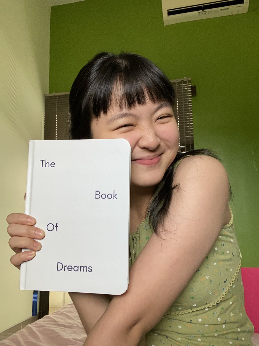 Emang hidup in general susah ga sih IN THIS country....Sebagai orang yang bentar lagi 25, semoga nanti aku bisa jalanin hidup tanpa terpressure sama standar sosial DAN sesuai sama apa yang sebenernya aku mau…. Just like what i wrote (and manifested) in this book!!🐥🌸🌸🌸