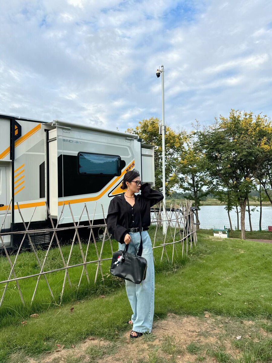 Oggi vestirsi, condividere.