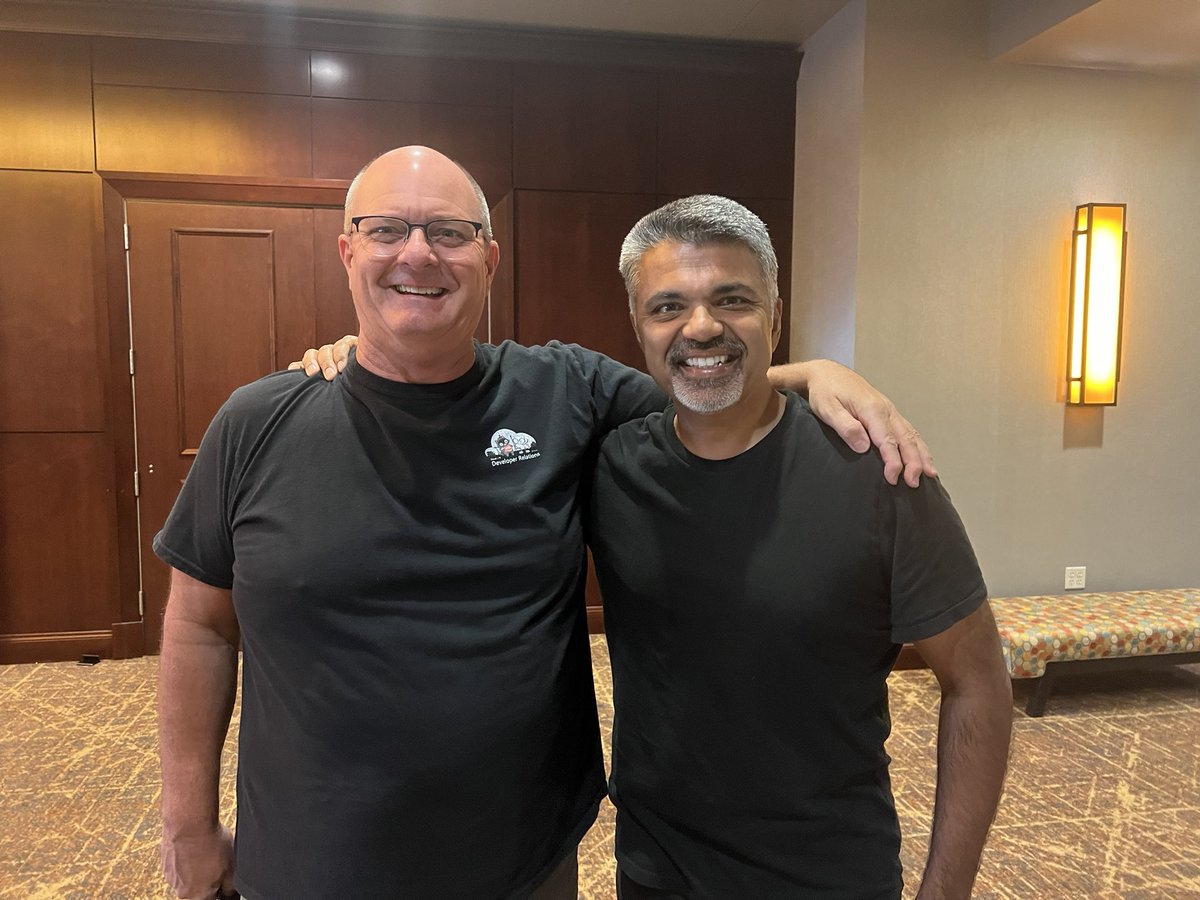 Day 1

#Java community unity at <a href="/jconfdev/">jconfdev</a> with <a href="/bbenz/">Brian Benz</a> from <a href="/JavaAtMicrosoft/">Java at Microsoft</a>