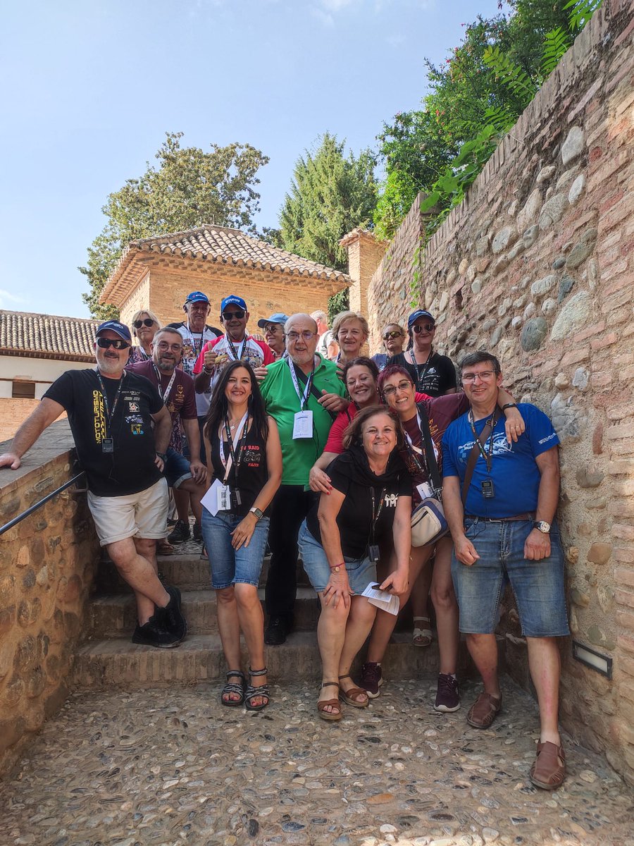 Gente maravillosa en cada tour guiado. Descubre #Granada con experiencias únicas. Somos tus guías oficiales, intérpretes de patrimonio e historiadores del arte.
ℹ️guiasdearte.com 
📧info@guiasdearte.com