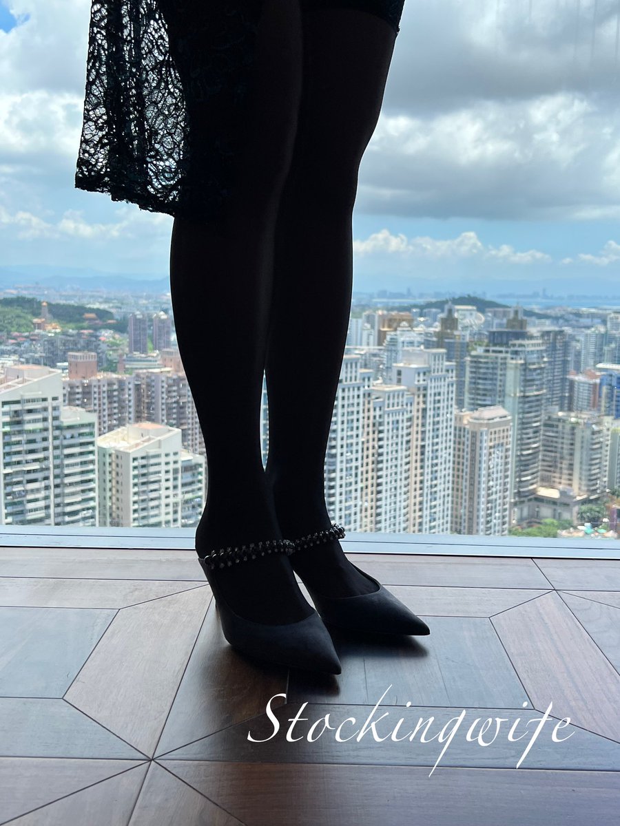 Stockingwife_'s tweet photo. 今日份剪影，LSP们喜欢🐻还是��？ https://t.co/4VzVRf5lMh