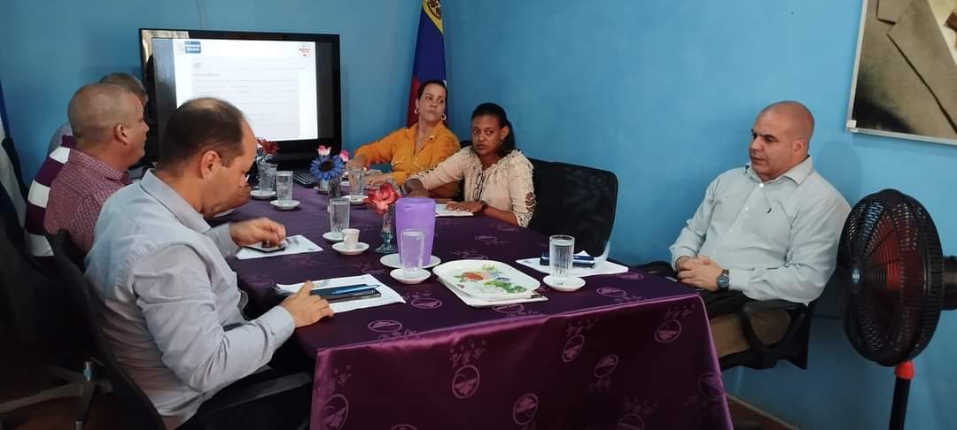 DrYusleivy's tweet photo. Intercambia la dirección de la MMCV con el Consejo de dirección  del estado Apure, el objetivo fundamental: evaluar la calidad de la atencion que se brinda al hermano pueblo venezolano y las condiciones de vida y de trabajo de nuestros colaboradores. #CubaCoopera #CubaPorLaVida https://t.co/A0Z2ruvnGz