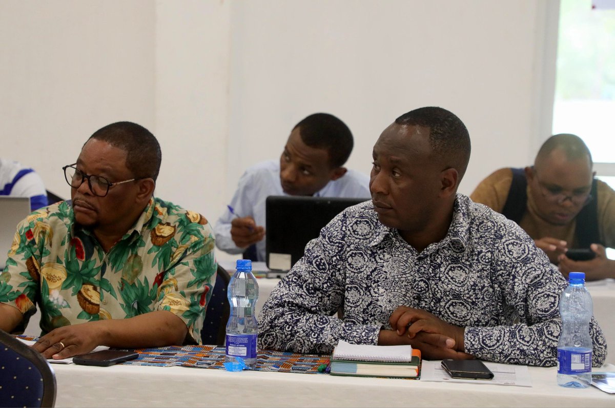 TaitaTaveta006's tweet photo. 🌟 Exciting news! County Executives have given the draft #FOLAREP a nod. We’re grateful for all sectorial feedback! The technical team is working on a collaborative restoration plan to revive our ecosystems. Next step? Engagement with MCAs. Together, we can restore barren lands! https://t.co/YpXDXZyIp9