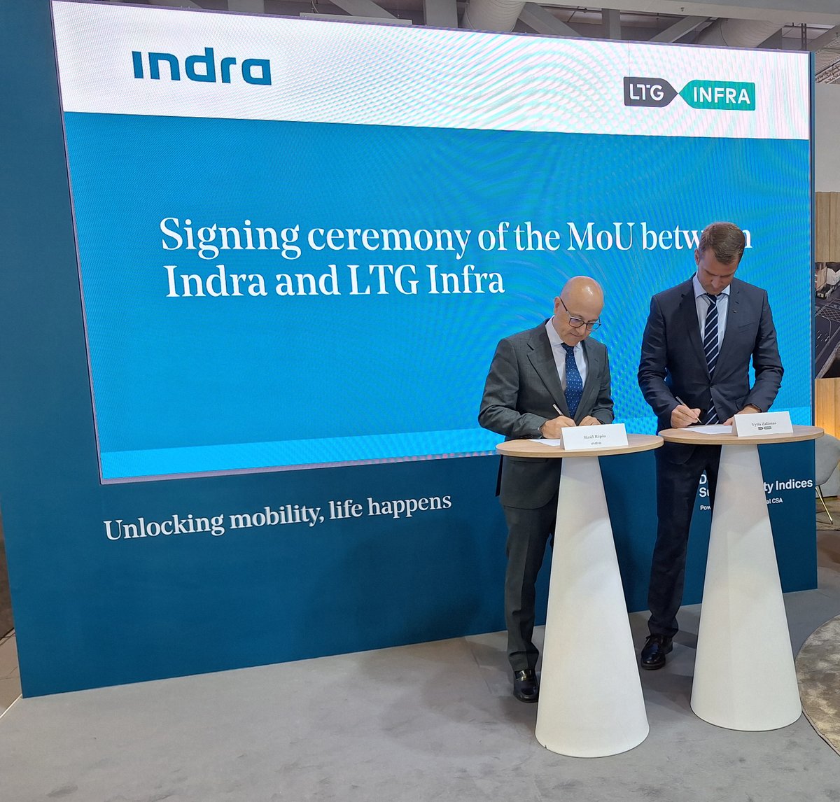 IndraCompany's tweet image. 🤝We will work together with Lithuanian railways on the development of a pioneering digital signalling interlocking system to guarantee safer and better connected trains.
#Innotrans2024 #Innotrans #Rail #FutureofMobility
🔗bit.ly/3TF0ihu