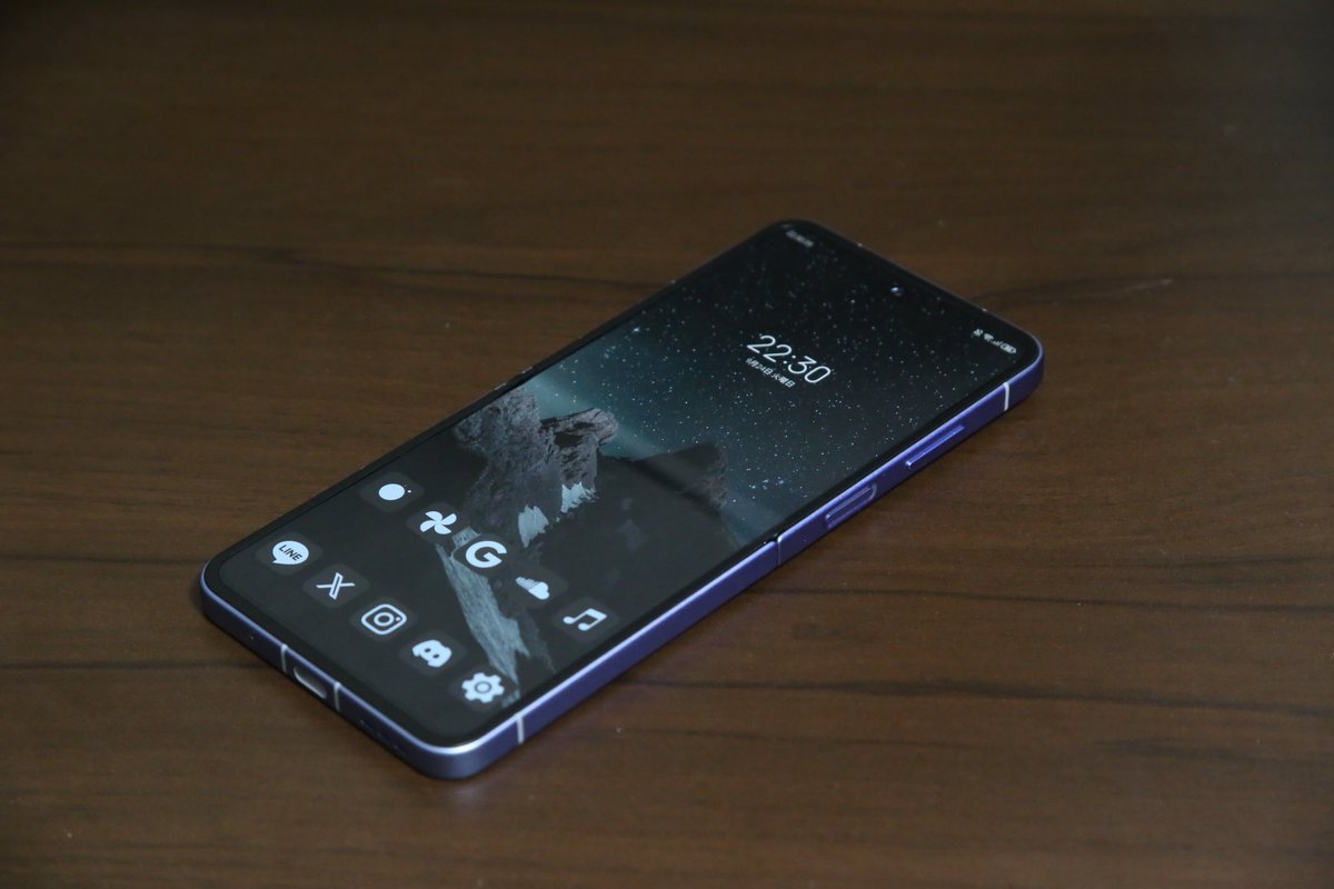 kyurikun__'s tweet image. Libero Flip着弾！！
(写真ブレブレやないかい)

そーすけさんから誕生日プレゼントとしていただきました…！！
人生初折りたたみ、楽しいですね、
多分動画化します！

本当にありがとうございます！！

#はぁ〜また買っちゃった (買ってない)
#初折りたたみ
#MyOS