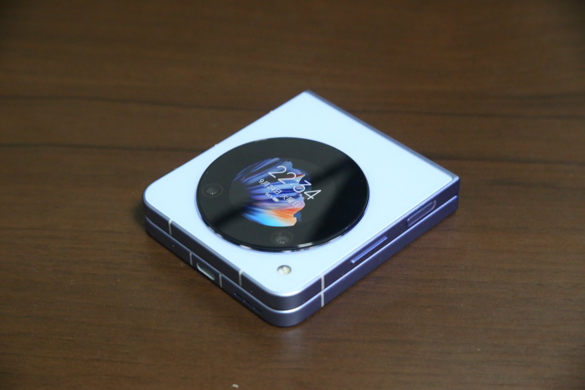 kyurikun__'s tweet image. Libero Flip着弾！！
(写真ブレブレやないかい)

そーすけさんから誕生日プレゼントとしていただきました…！！
人生初折りたたみ、楽しいですね、
多分動画化します！

本当にありがとうございます！！

#はぁ〜また買っちゃった (買ってない)
#初折りたたみ
#MyOS