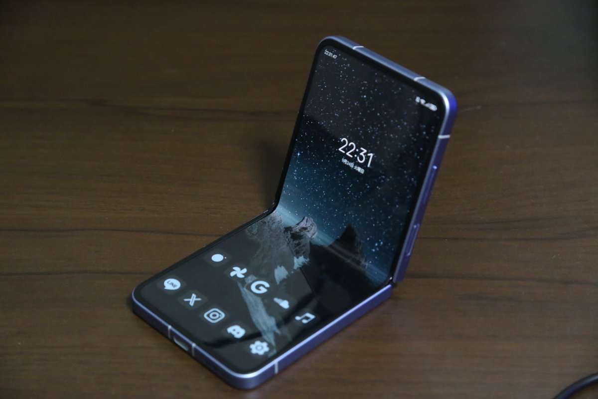 kyurikun__'s tweet image. Libero Flip着弾！！
(写真ブレブレやないかい)

そーすけさんから誕生日プレゼントとしていただきました…！！
人生初折りたたみ、楽しいですね、
多分動画化します！

本当にありがとうございます！！

#はぁ〜また買っちゃった (買ってない)
#初折りたたみ
#MyOS