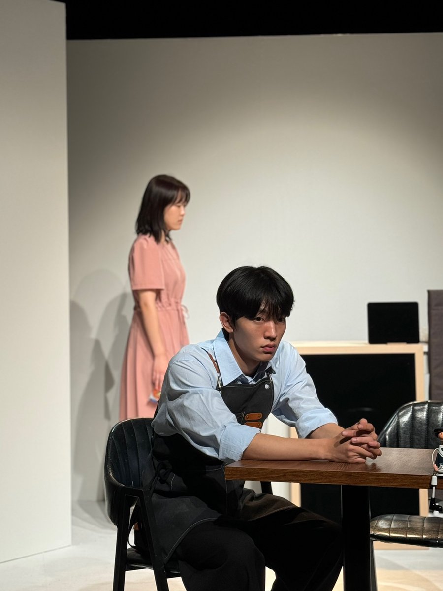group_kkol's tweet photo. 연극[첼로와 비빔면, 그리고 검은 우비]

연습사진 공개

첫 공연까지 D-2!
공연을 앞두고 무대 위에서 열심히 연습하는 배우들의 모습을 공개합니다.

-
2024.09.26(목) ~ 2024.10.05(토)
스튜디오 블루
#첼로와비빔면그리고검은우비 #창작집단꼴 #스튜디오블루 https://t.co/zOAUsof6hC