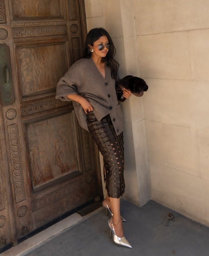 Matchedstyling's tweet photo. ● A denim on demin look paired with sneakers or loafers.
● A coat, knit top, pants and boots look. 
● An oversized cardigan worn with a skirt and slingback heels.
● A strapless long top (you can also use a mini dress as a top 😉) paired with pants and mules in monochrome https://t.co/hCM69Dalas