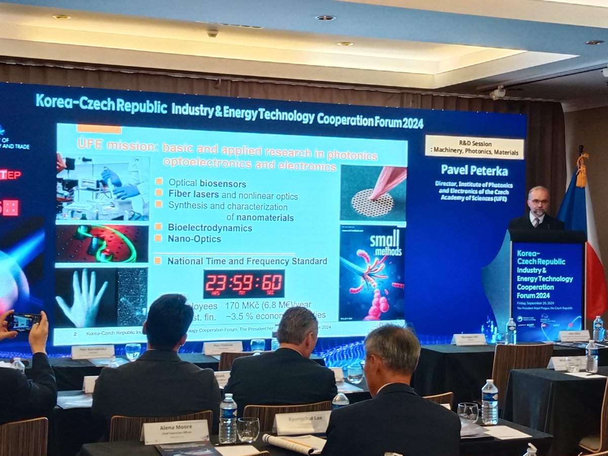 UFE_AVCR's tweet photo. 🥁Představili jsme výzkumnou infrastrukturu vláknových laserů a technologie optických vláken na 🇨🇿🇰🇷 Korea-Czech Republic Industry &amp; Energy Technology Cooperation Forum 2024 v Praze 20. 9.

🤝Podepsáno Memorandum of Understanding s #KOPTI (Korea Photonics Technology Institute). https://t.co/x2VvLtbUF3