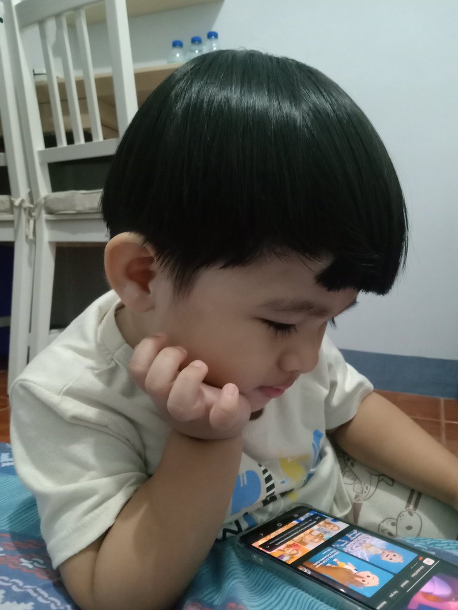 softysb's tweet image. me rn if u even care