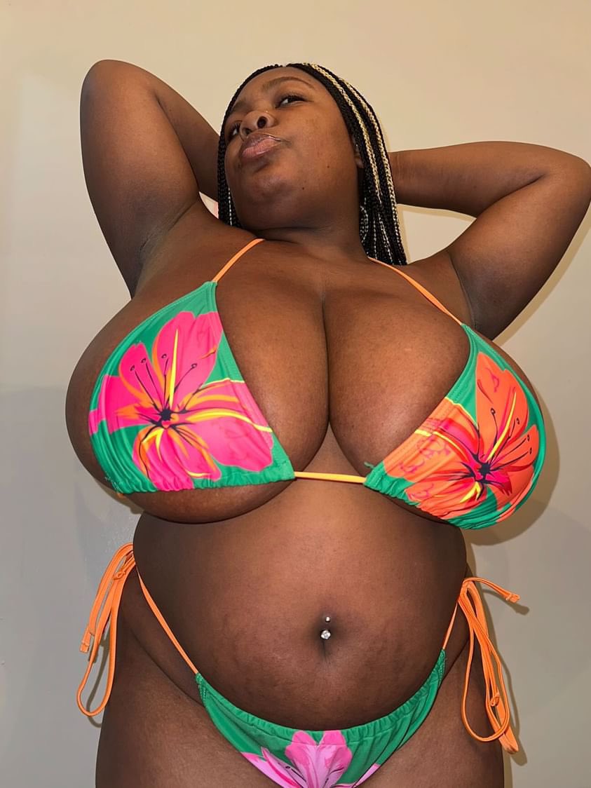 Plumpblack's tweet photo. lol anyway here we go , real fupa supremacy!  🥰💋

I love 💕😘 this thread 📌 https://t.co/Cfp9Bqb08t