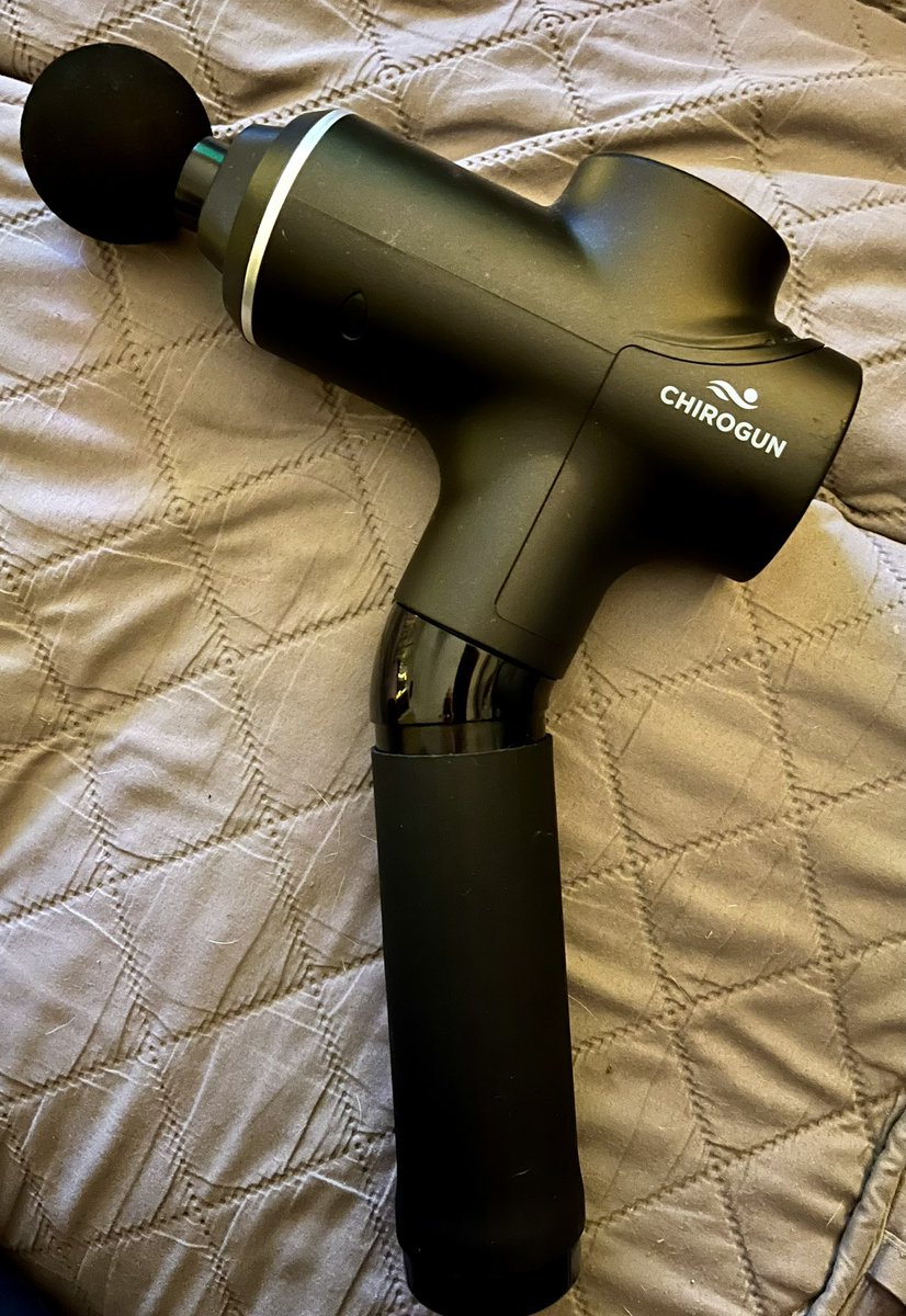AndreasHgott's tweet photo. BFF ๐ซฃ๐ด๐ป๐ #derlackistab #backspasms #massagegun #waschsalonreisen #jockwasherpodcast #thegermanatmizzou https://t.co/1Ud9okt4nG