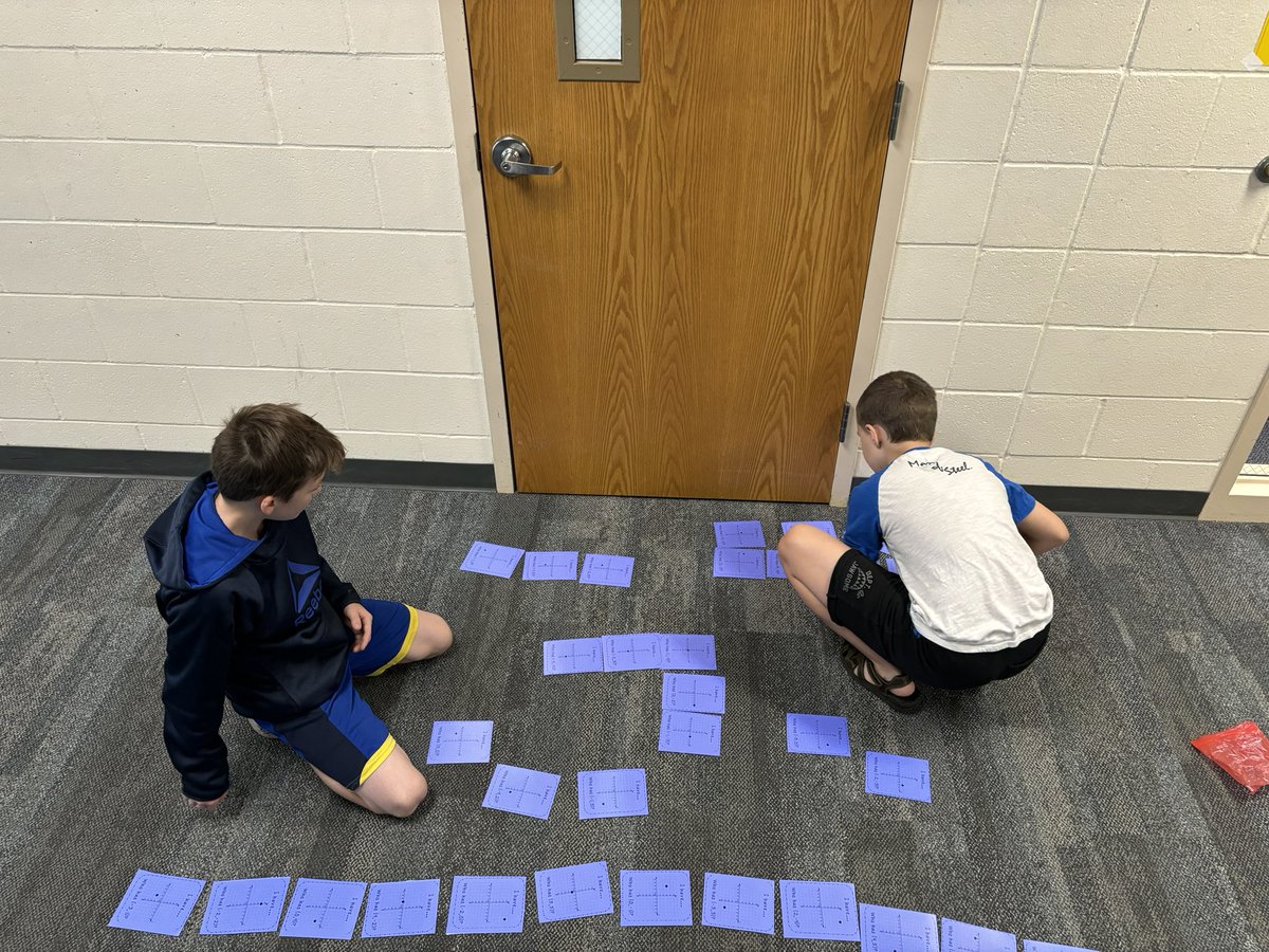 OtteBlairMS's tweet photo. 6th grade math in the hallway! Students are working together on a scavenger hunt. #OBMS #GoBears https://t.co/Ku3gAgQR0B