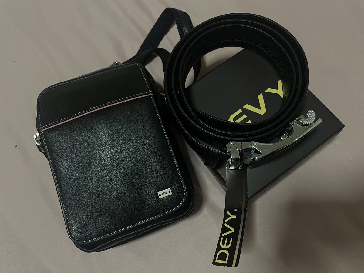 chxbbyx's tweet photo. เข็มขัดหนัง devy 600
กระเป๋าหนัง devy 650
ราคารวมส่ง สนใจ dm ค่า
#devy #devythebag #devyanywhereanytime
#DevyXJamesSu https://t.co/opd2YazwqT