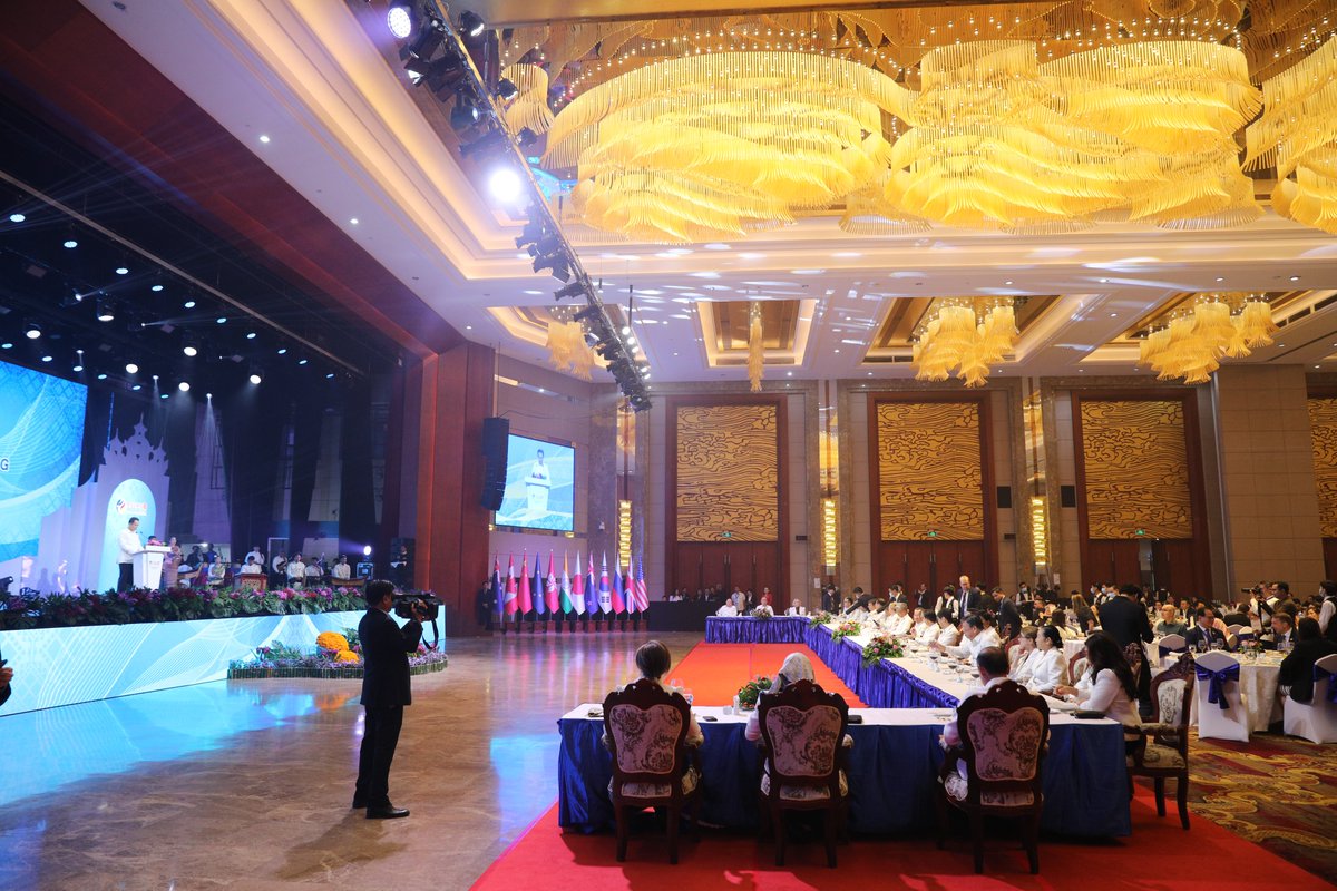 CanadaTrade's tweet photo. And that’s a wrap in Laos!

Canada will continue to work with @ASEAN partners to deepen trade ties that will benefit Canadian businesses and workers, create good jobs, and generate strong, inclusive, and sustainable economic growth across the country.
👉: https://t.co/RwfqmnAVCP https://t.co/CYBwrGFcnu