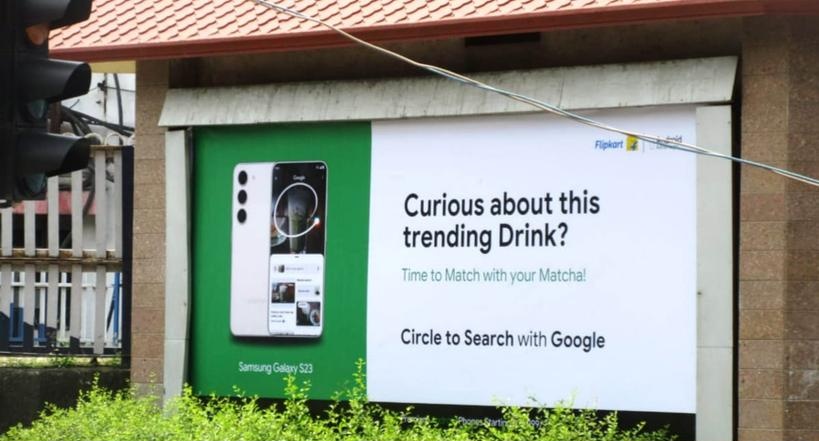 YoursManiKant's tweet photo. Flipkart ke billboard aur stunt ne is phone ko pura game-changer bana diya hai! #AndroidAdvantage https://t.co/y22IprJnKA